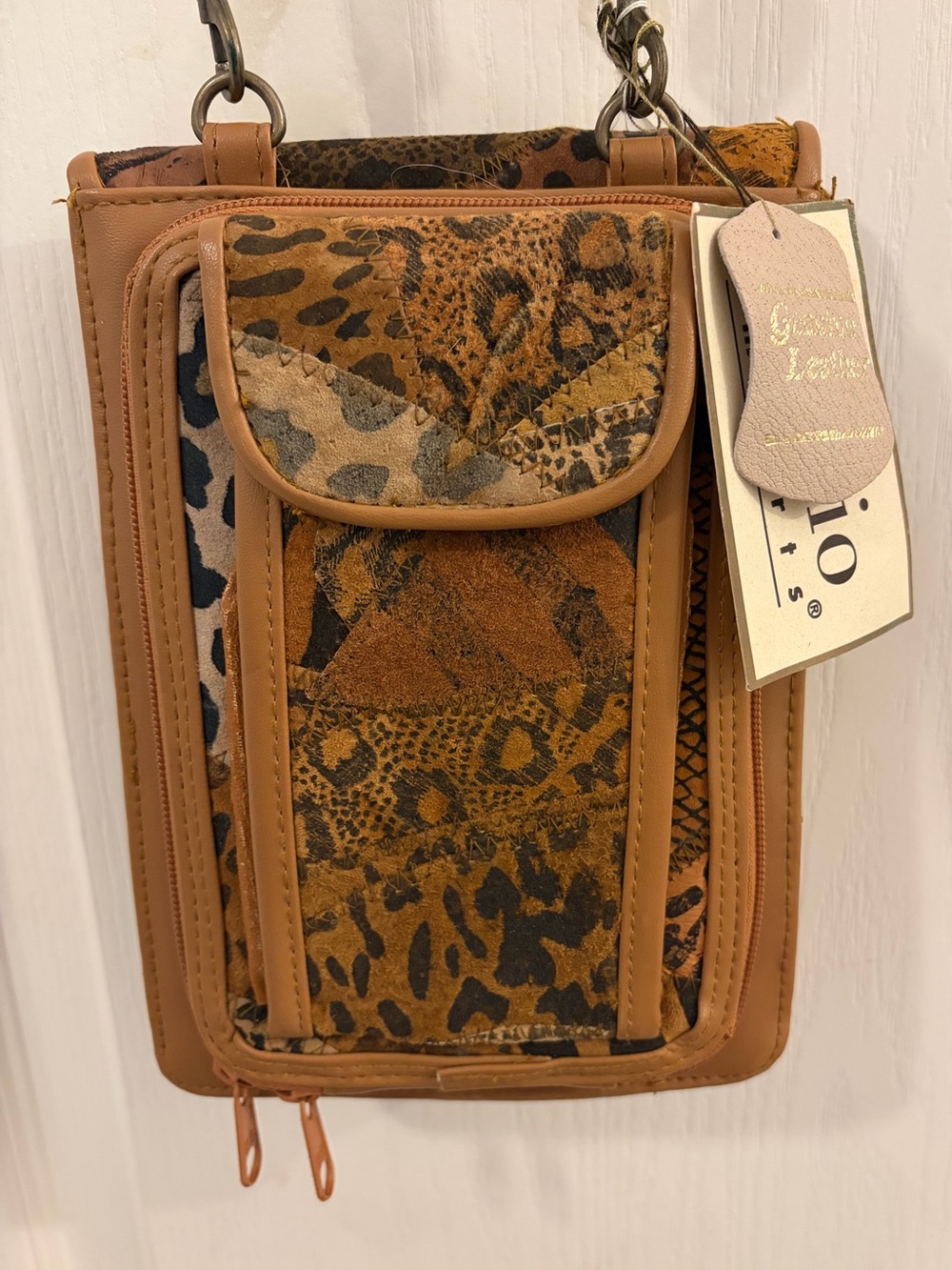 Studio Imports Women’s Tan Leopard Print Crossbody Phone Bag NWT genuine leather